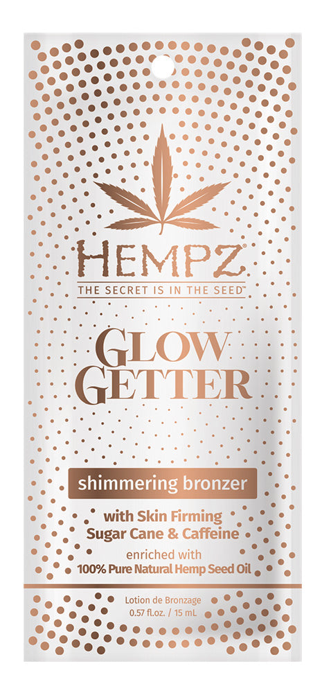 SU Glow getter shimmering bronzer on a gold dotted background 